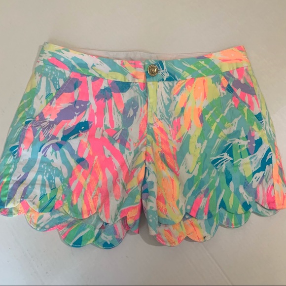 LILLY PULITZER Buttercup Sparkling Sands Scalloped Shorts
